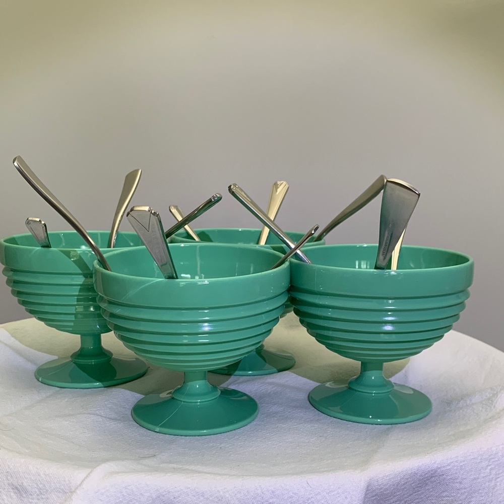 Melamine Party of 4 LG Pedestal Dessert Bowls & 18/10 Spoon Mix Pack- NWOT 16Pc